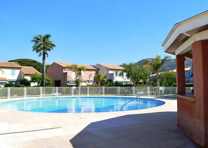 Maison Avec Piscine Et Parking, Proche Pour 6 Personnes - Fr-1-251-156 Nyaraló *